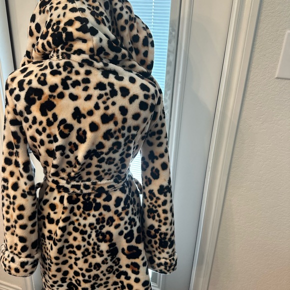 Betsey Johnson Animal Print Faux Fur Robe - Picture 2 of 4